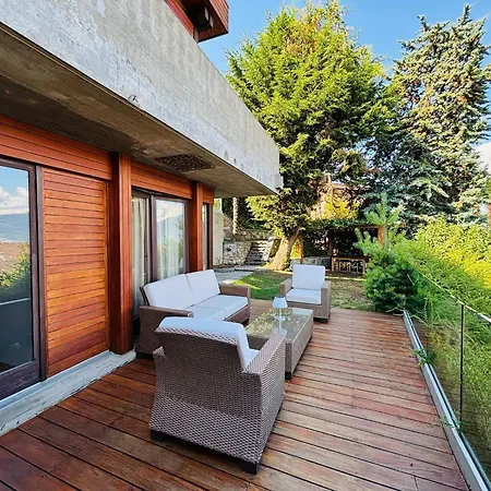 Family With Garden And Amaizing View To Lugano Bed and breakfast Cademario